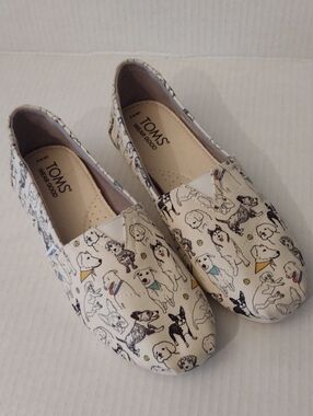 Toms Wear Good Dogs